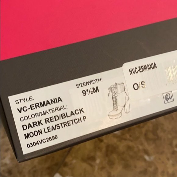 NWOB VINCE CAMUTO ERMANIA LACE UP BOOTIES sz 9.5 - Picture 5 of 12